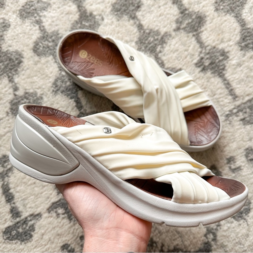Bzees Brown/White/Cream Sandals Wedding Size 8